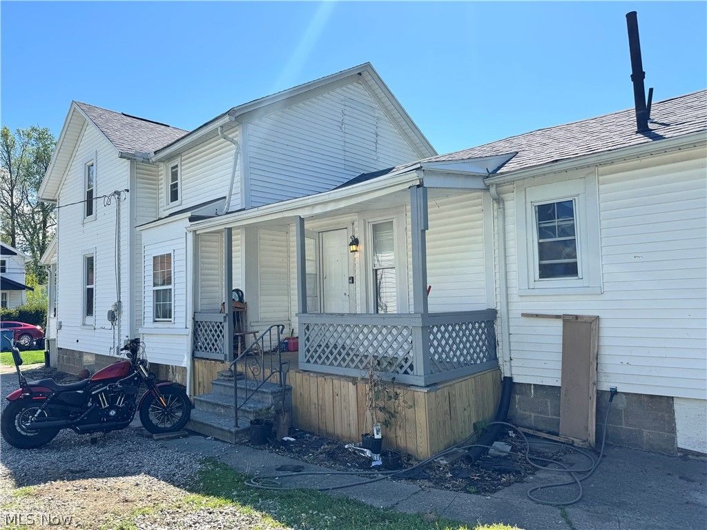 Photo of 622 W 24th Street, Lorain, OH 44052 (MLS # 5206343)