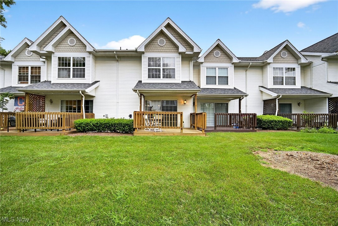 Courtyard Crystal Lake - Residential