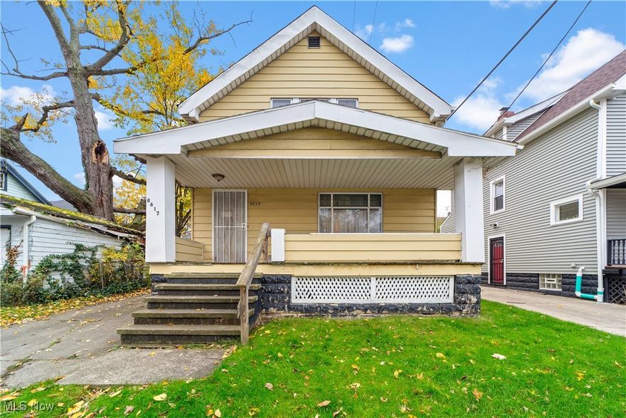 3 bedroom 1 bath
2 car garage
Spacious home