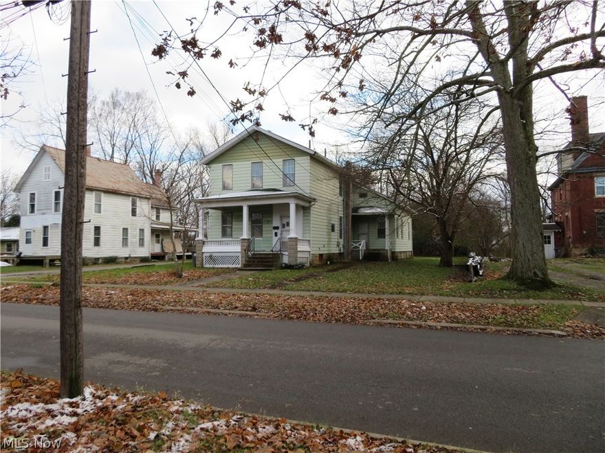 *** Triplex (3 units) located on Groveland Street, just one block east of South Main Street.  Close to downtown, shopping, restaurants & College Campus.