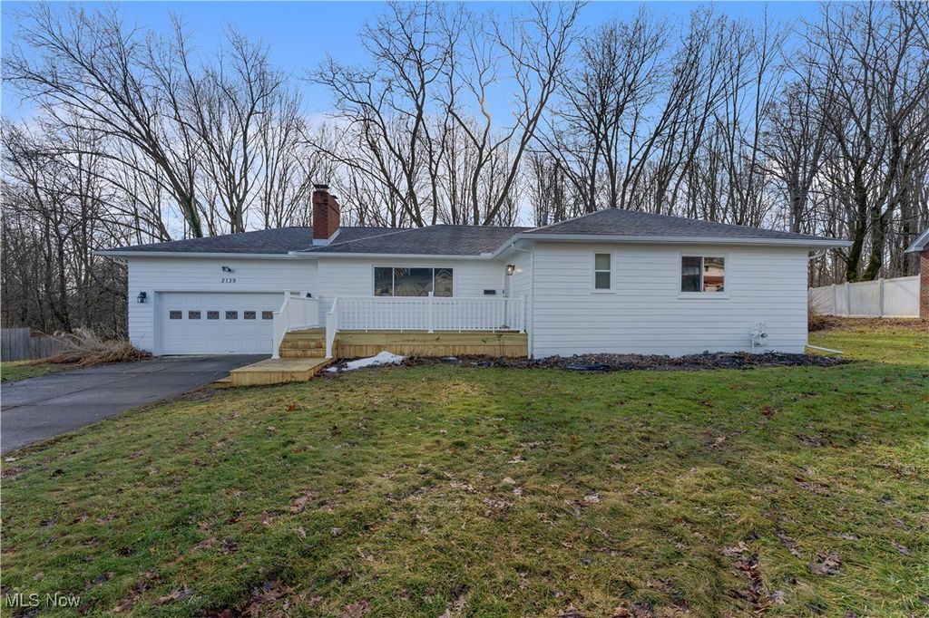 Photo of 2139 Cranbrook Drive, Youngstown, OH 44511 (MLS # 5180364)