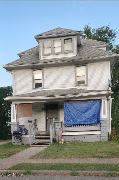 This century home in the heart of Akron is full of character & ready for its new owner. With beautiful woodwork, good bones - along with new plumbing & new hot water heater, it's ready for your finishing touches to make it your own.
Perfect for an investor, handy man or a buyer looking to create their own space - this property offers an incredible opportunity! Bring your vision & schedule your own showing today.