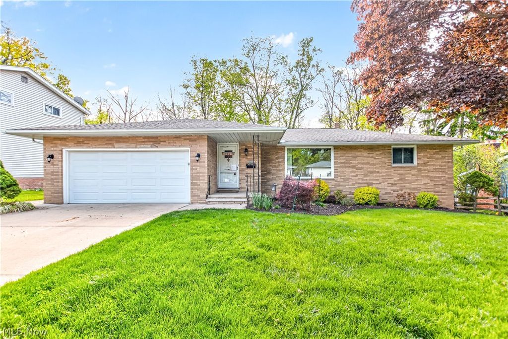 Photo of 7704 Cecelia Drive, Parma, OH 44134 (MLS # 5208766)