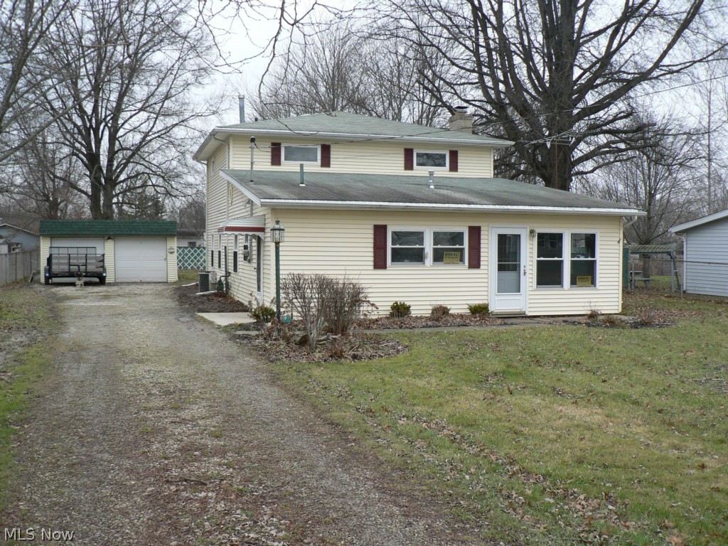 Beautiful Large Remodeled Colonial in "Move in Condition". Must see to appreciate. 4 bedrooms / 2 full baths / Nice master plus sitting room off kitchen -
16 x 12. Master bath has been totally remodeled / New flooring throughout / Fresh paint / Great room - Family room with full fireplace / Central air. Home is much larger than it appears and all room are very spacious. Large closets with plenty of extra storage. Nice two car garage with partially fenced in yard.
This home is ideal for a large family and is ready for immediate occupancy. Easy to show!