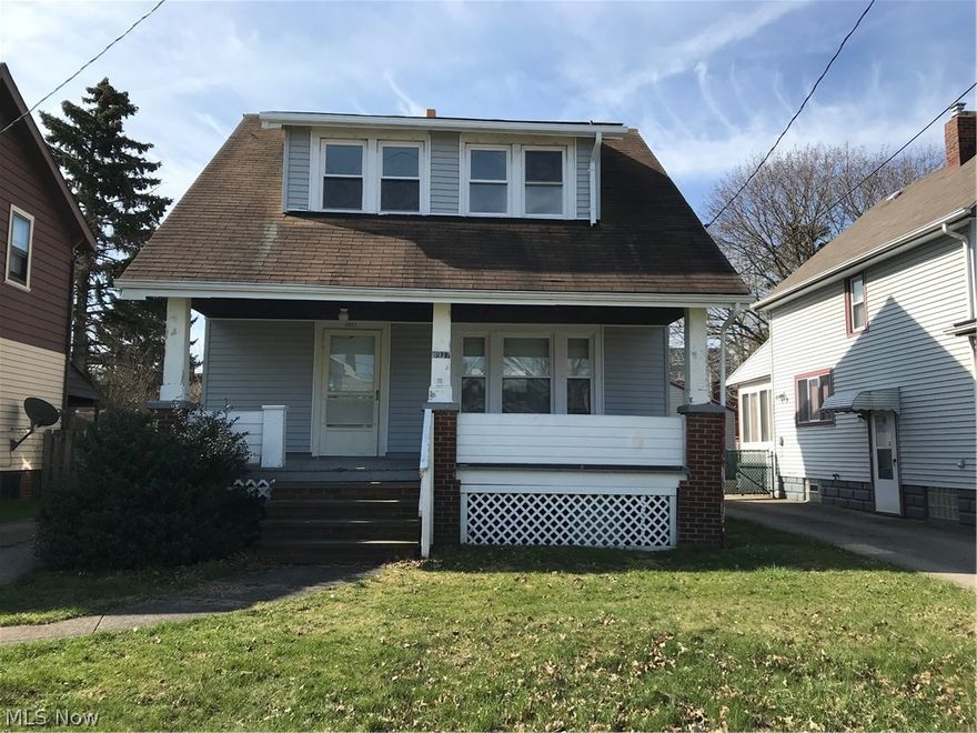 Cozy 3 bedroom Colonial with deep back yard in quiet, desirable Old Brooklyn area!  Open Floor Plan, Lots of Natural Light and Tons of Storage. Master bedroom with Walk-in Closet..
Updates in the past 6 six years include: Complete Tear off roof, Replacement Windows,Vinyl Siding, Kitchen Cabinets, light fixtures, Carpet Through-out , Vinyl Floors in Kitchen and Bath, Glass Block windows, Hot HO2 tank, Newer furnace , New Garage Vinyl siding and Garage Door!
*1 year Home Warranty offered with Americas Preferred Home warranty*
**This home qualifies for *Destination Home Mortgage*with 3% down on the purchase price, and best of all, there’s no monthly mortgage insurance requirement * Lender will pay up to 100% of Buyers Closing Costs**