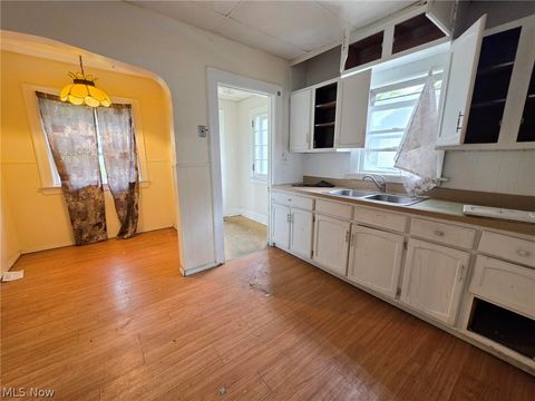 Tiny photo for 10605 Grace Avenue, Garfield Heights, OH 44125 (MLS # 5210669)