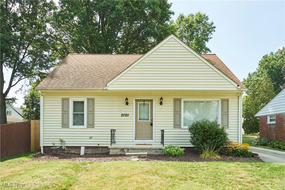 Welcome to 2020 Deming! This 3 bedroom 1 bath cap cod has so much to offer it's next owners. The spacious living room leads to the 2 bedrooms and bath. Off the living room is also the eat in kitchen leading to the beautiful sunroom and large back yard! Perfect for entertaining! You will find the oversized master bedroom upstairs with plenty of space to make it yours ! The oversized 2 car garage just tops this home off. Listed right in the heart of Cuyahoga Falls and close to shopping and restaurants. Don't wait. Schedule your showing today !!