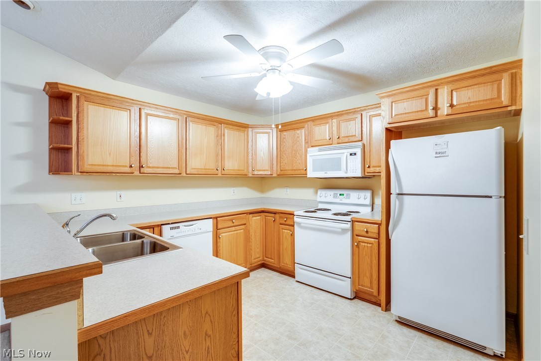 University Villa Condo Ph 03 - Residential