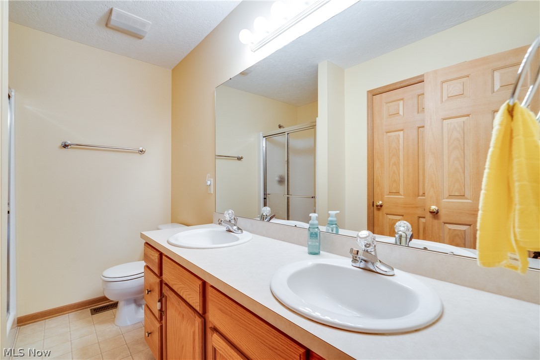 University Villa Condo Ph 03 - Residential