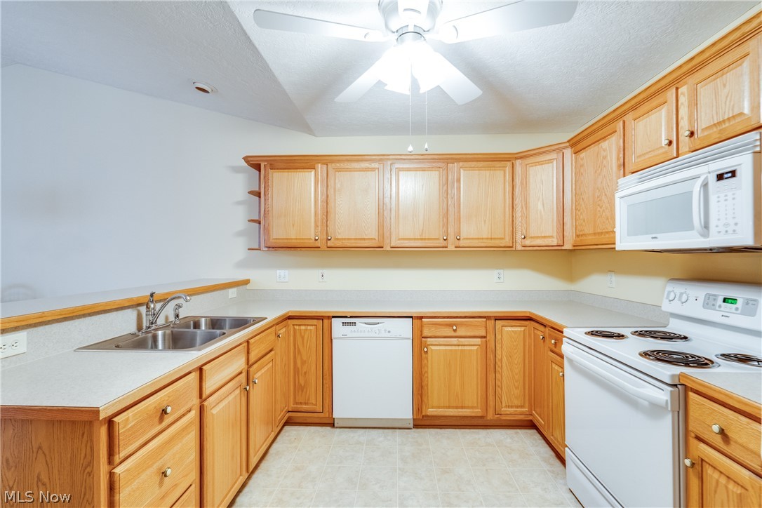 University Villa Condo Ph 03 - Residential