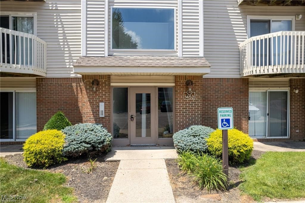 Brookledge Commons Condos - Residential