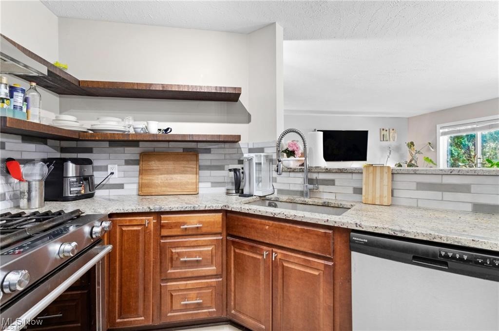 Brookledge Commons Condos - Residential