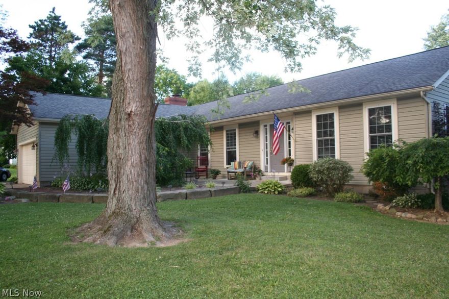 Meticulous maintained 4 bedroom, 2.5 bath ranch situated on 1.5 acres.  Completely gutted and renovated in 2002. Beautiful laminate floors thoughout the kitchen and dining room. Vaulted ceiling in Great Room with brick fireplace, and wall of windows. This area overlooks large wrap around deck and fenced in pet area. Maple kitchen cabinets, with breakfast bar and extended pantry cabinets, and two appliance garages. Master suite has access to wrap around deck, vaulted ceiling, walk in closet, full bath. Circular drive. Two car attached garage. Plus an automatic natural gas generator that automatically gives you electricity if the power goes out.