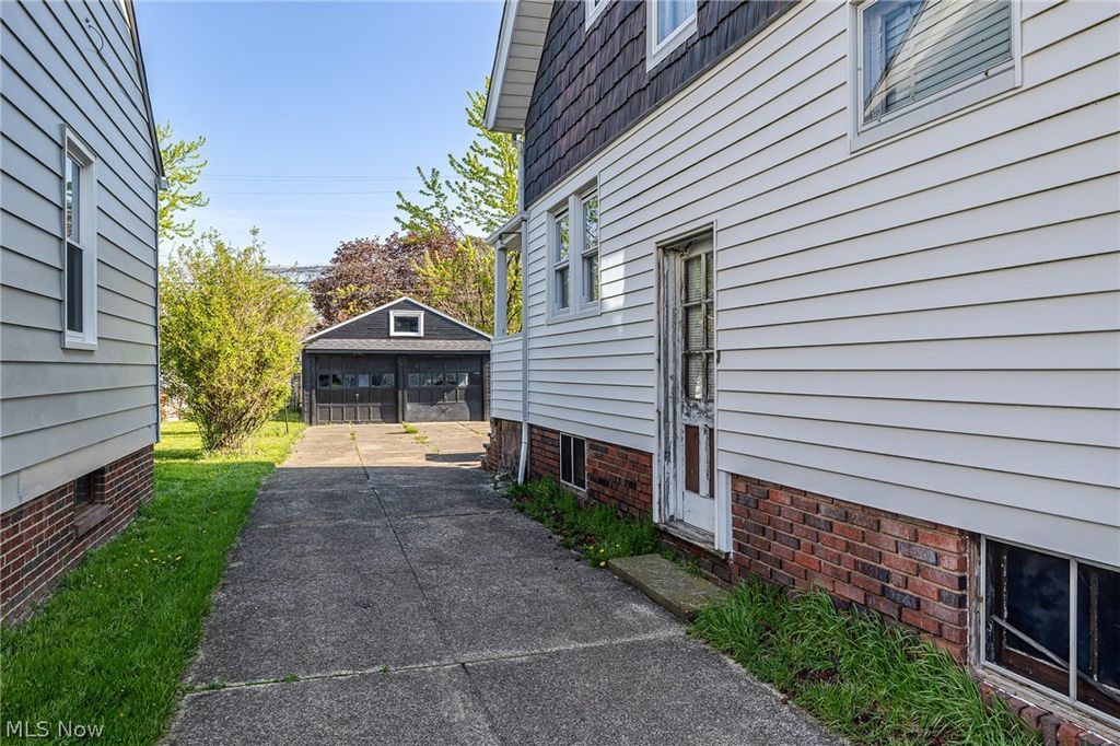 Photo of 8214 Essen Avenue, Parma, OH 44129 (MLS # 5203967)