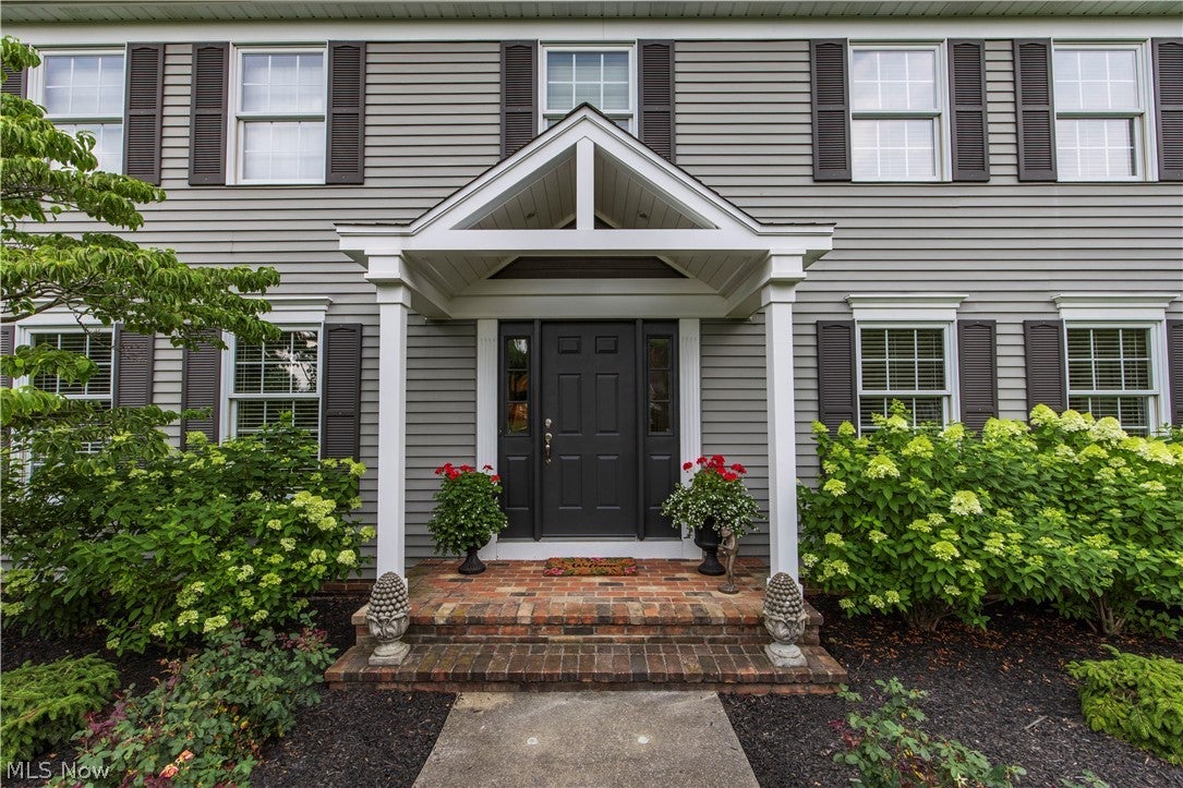 300 Lakeview Circle