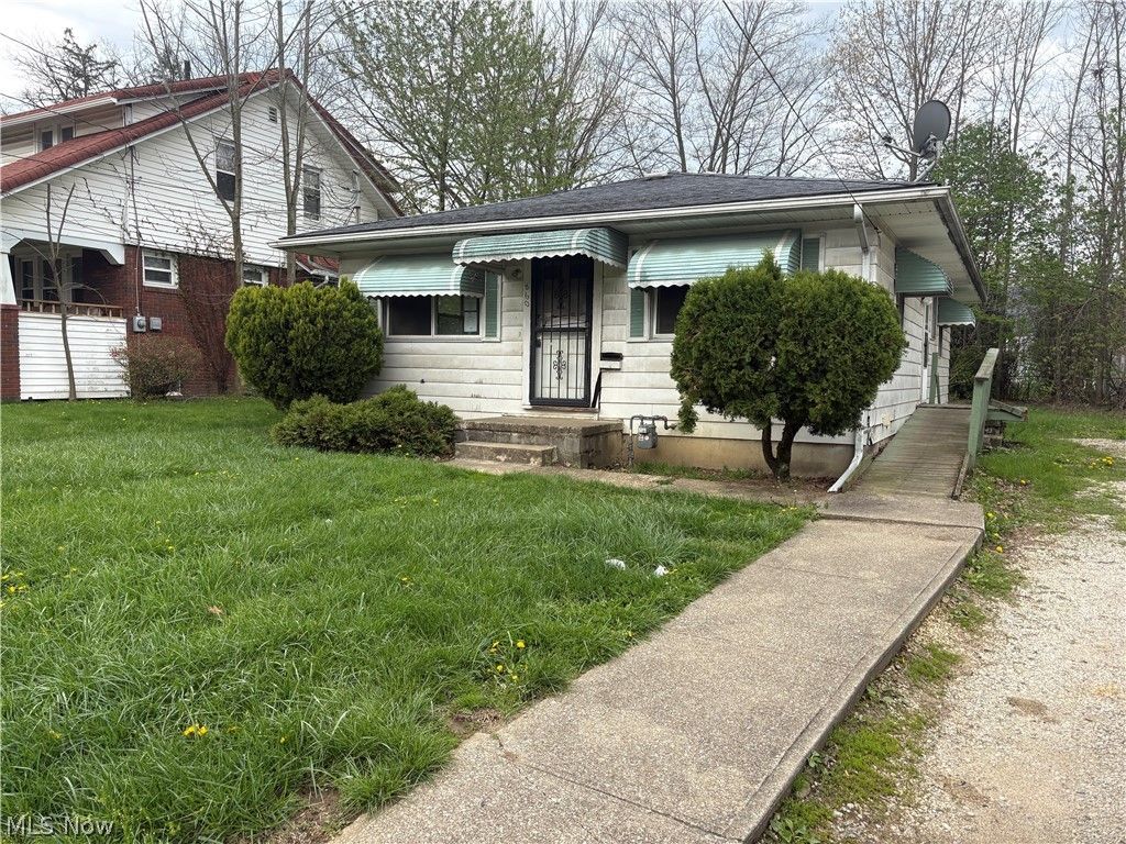 Photo of 860 Mercer Avenue, Akron, OH 44320 (MLS # 5203088)