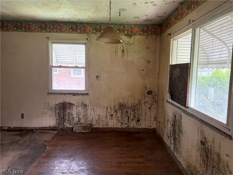 Tiny photo for 860 Mercer Avenue, Akron, OH 44320 (MLS # 5203088)