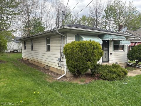 Tiny photo for 860 Mercer Avenue, Akron, OH 44320 (MLS # 5203088)
