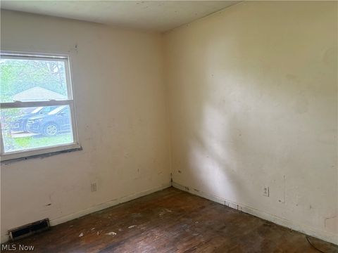 Tiny photo for 860 Mercer Avenue, Akron, OH 44320 (MLS # 5203088)