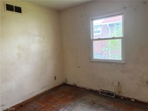 Tiny photo for 860 Mercer Avenue, Akron, OH 44320 (MLS # 5203088)