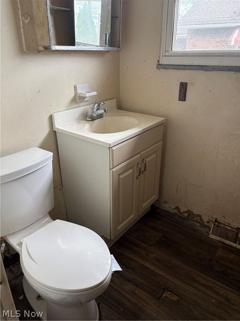 Tiny photo for 860 Mercer Avenue, Akron, OH 44320 (MLS # 5203088)