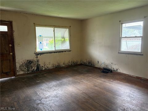 Tiny photo for 860 Mercer Avenue, Akron, OH 44320 (MLS # 5203088)