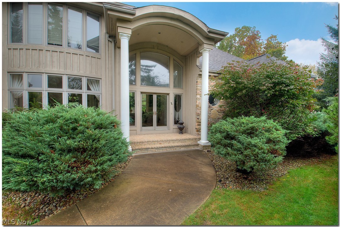Magnificent cedar and stone transitional home with beautiful views of 8th fairway in Barrington's Gated Golf Community. As you enter the foyer it takes your breath away. you see the beautiful architecture, the timeless quality and fabulous decor. This open floor plan is designed for the lifestyle of today. Grand 2 story step down great room with majestic fireplace, curved wall and walls of windows. Elegant formal dining room, sophisticated paneled library, cozy heart room with fireplace and decorative built ins and access to deck and open to gourmet chefs kitchen, walk-in pantry, 2 sub-zero refrigerators. double oven, Bosch dishwasher, electric range and octagonal breakfast room. Romantic master suite on 1st tray ceiling, exquisite glamour bath, dressing room and 2 large closets. Fantastic view our of every window. Back staircase leads up to 3 additional bedrooms and 2 full baths. 3 car garage, lush landscaping, large deck, gazebo and new roof complete.
Very motivated seller. Make an