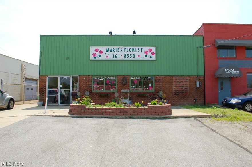 Fronts on I-90. High visibility and easy access.
Great opportunity for your small business right at highway exit. Occupancy in 30 days. Roof is part flat, part gable. Great fenced parking lot. Building is open span with area for small office. Perfect for light manufacturing or warehouse storage. Currently rented to a commercial florist-refrigerated boxes belong to tenant. Free standing building with many possible uses. Owner wants sale.