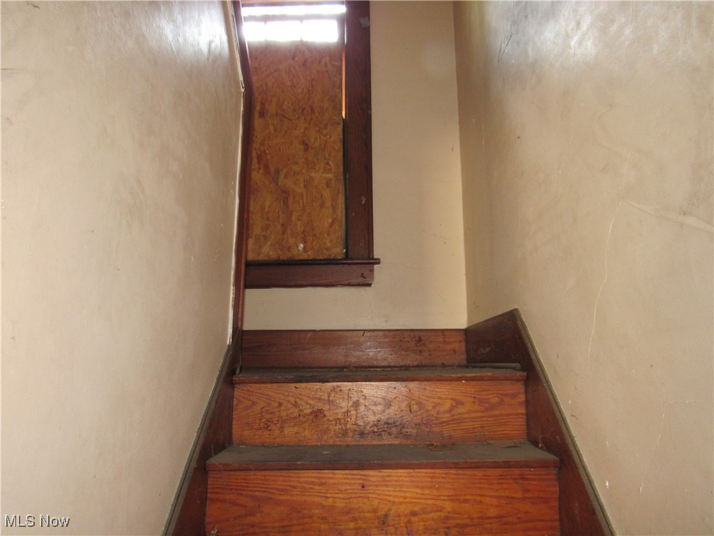 325 Hillwood Drive, Akron, Ohio image 26