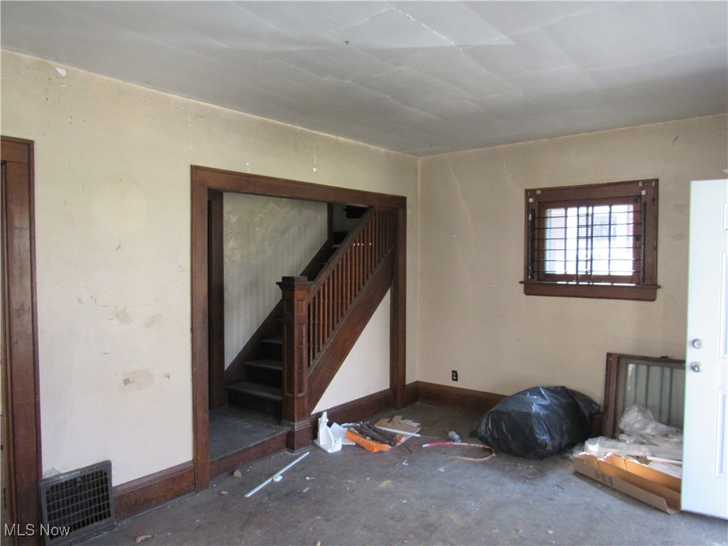 325 Hillwood Drive, Akron, Ohio image 4