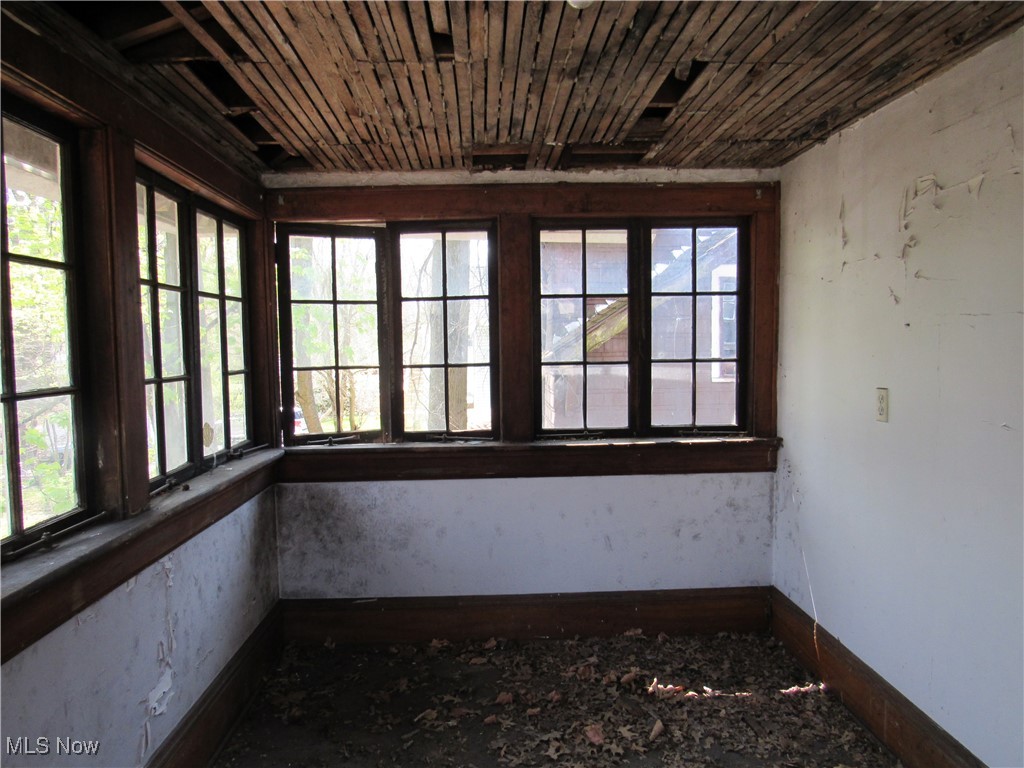 325 Hillwood Drive, Akron, Ohio image 23