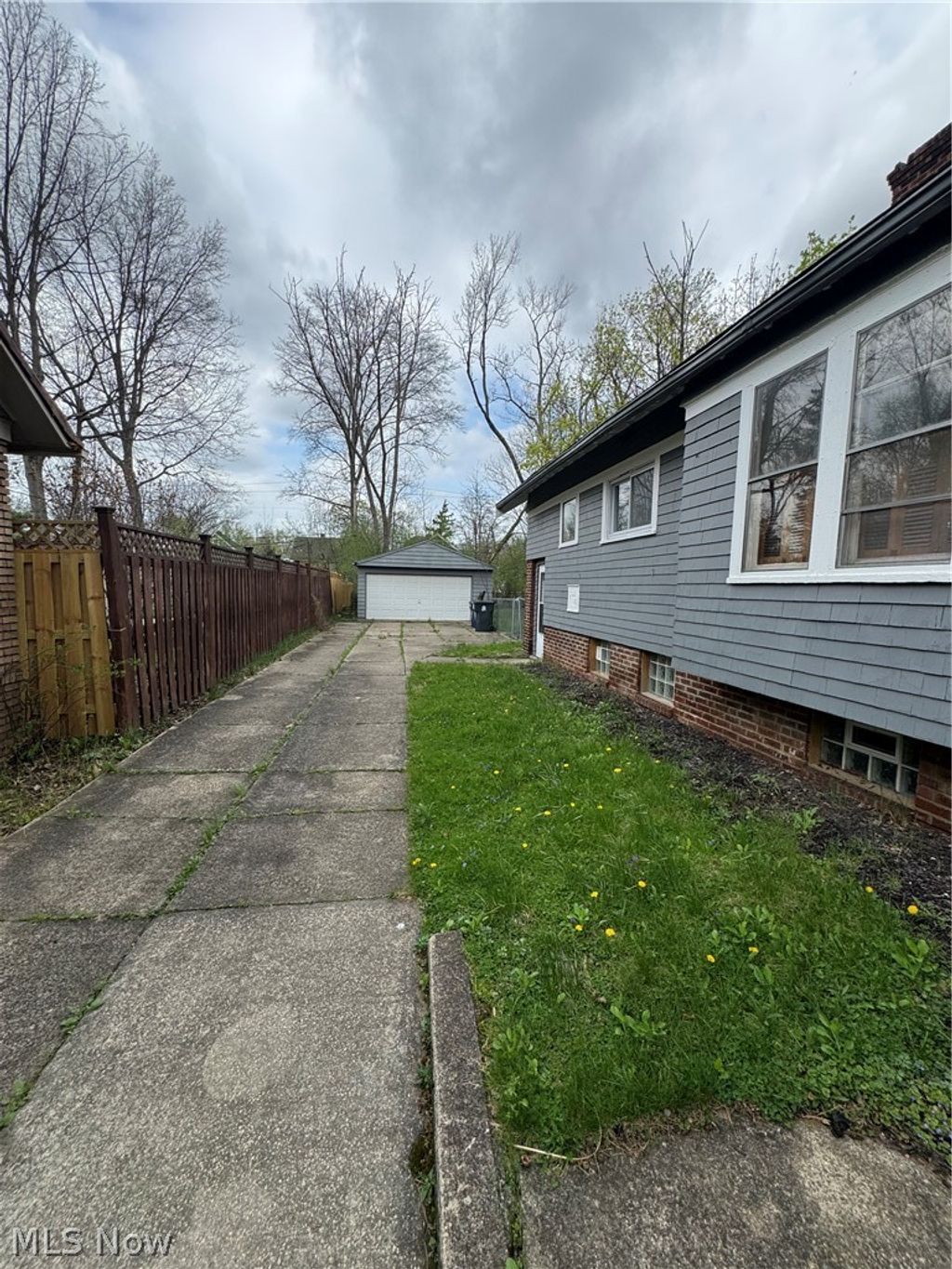 Photo of 3327 Bradford Road, Cleveland Heights, OH 44118 (MLS # 5201535)