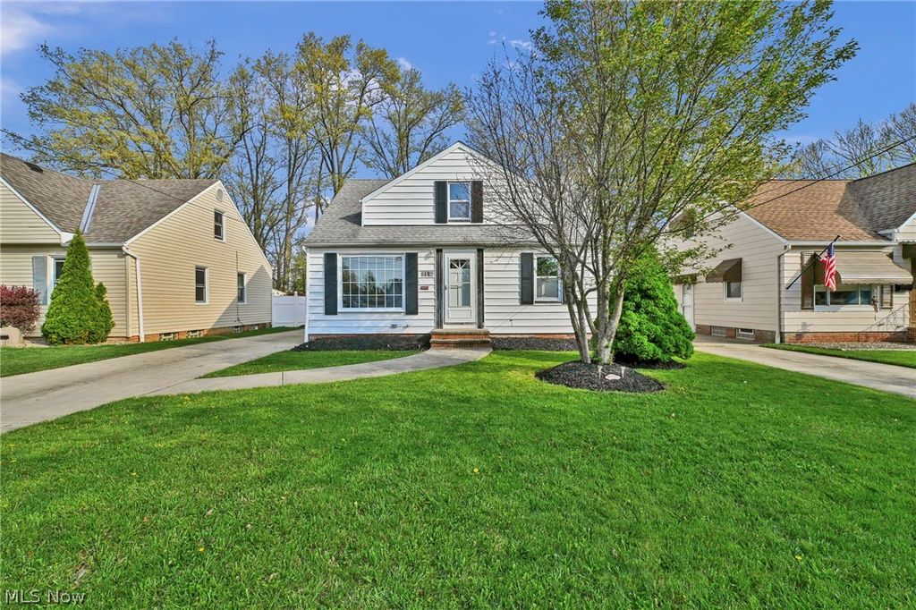 Photo of 612 North Street, Brooklyn Heights, OH 44131 (MLS # 5203801)