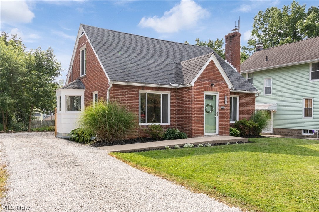 803 Belmont