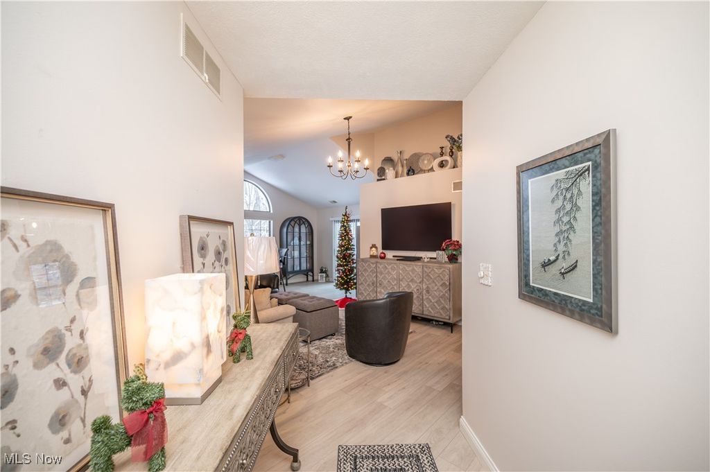 Photo of 1173 Red Tail Hawk Court #5, Youngstown, OH 44512 (MLS # 5175353)