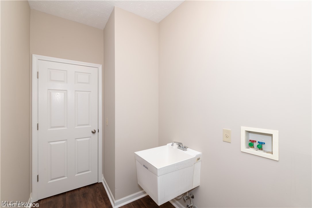 The Falls Condo - Residential