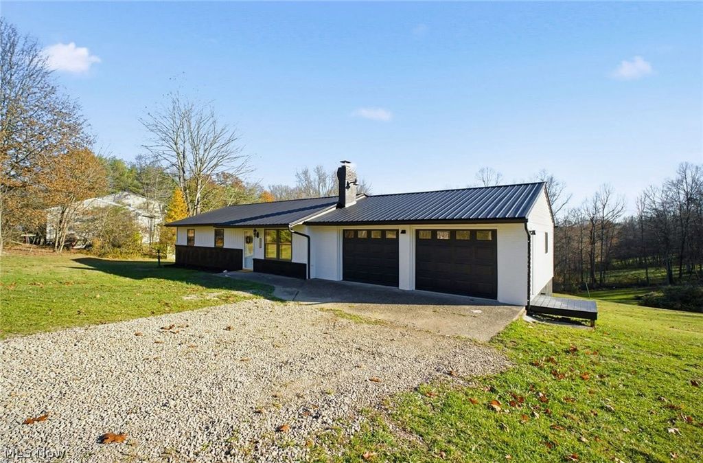 Photo of 1747 E Airport Road NE, Mcconnelsville, OH 43756 (MLS # 5202500)