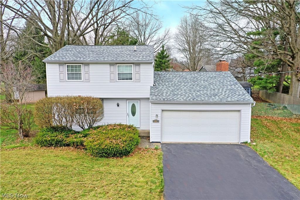 Photo of 1756 Penny Lane, Youngstown, OH 44515 (MLS # 5196115)