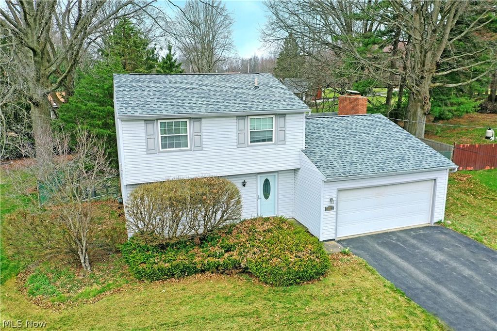 Photo of 1756 Penny Lane, Youngstown, OH 44515 (MLS # 5196115)