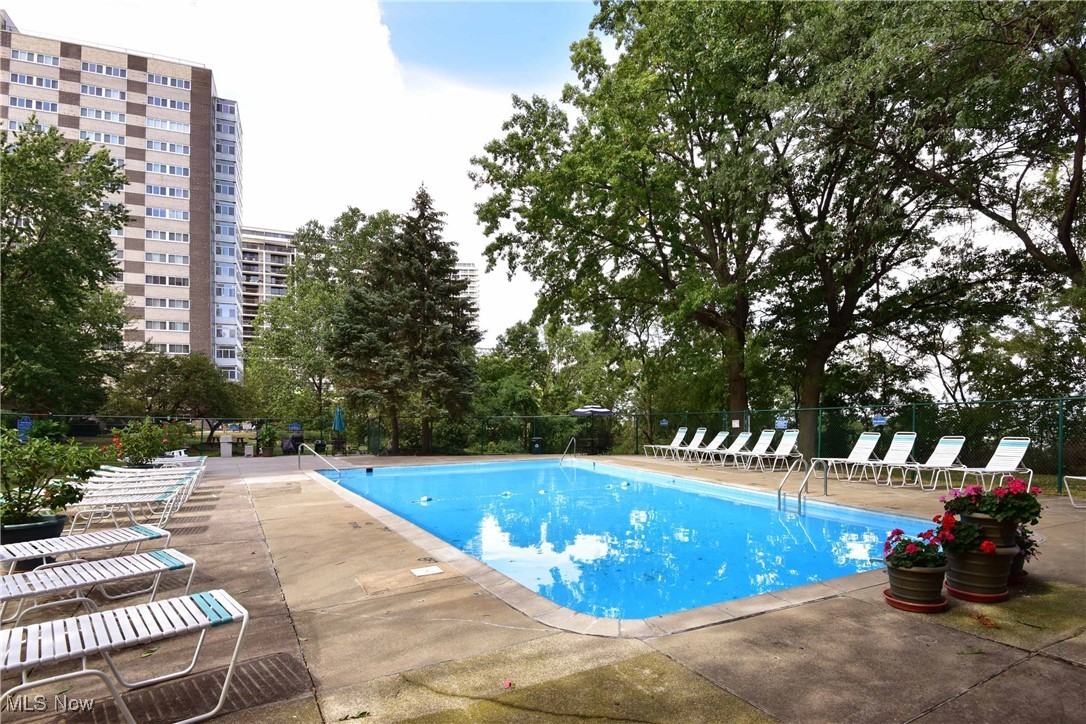 Marine Towers East - Residential
