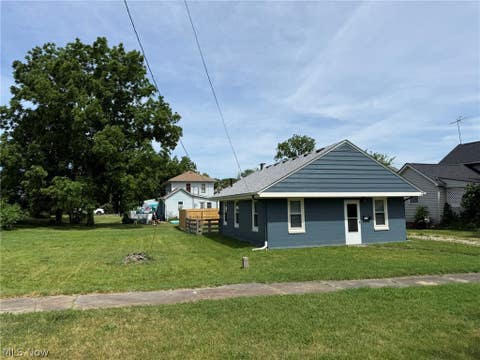 Homes For Sale - 725 Perry Street<br/> Vermilion, OH 44089