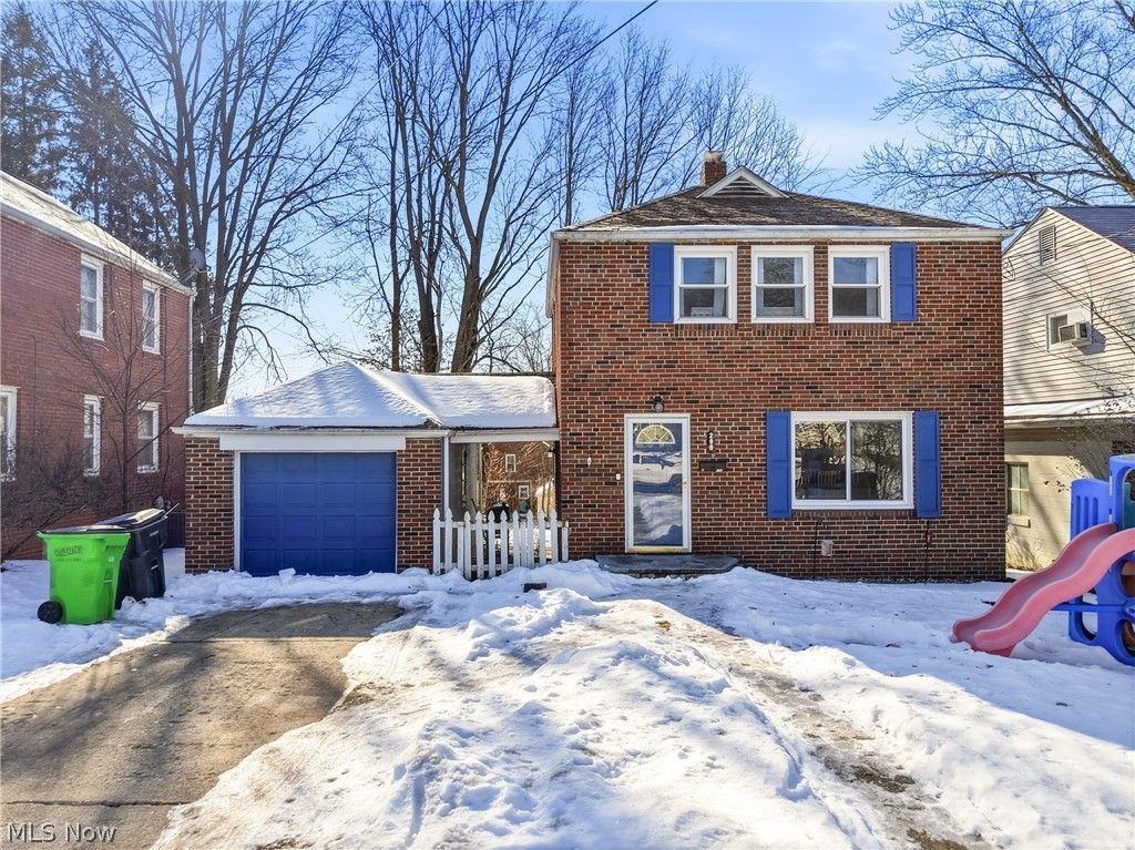 Photo of 298 E Ford Avenue, Barberton, OH 44203 (MLS # 5187141)