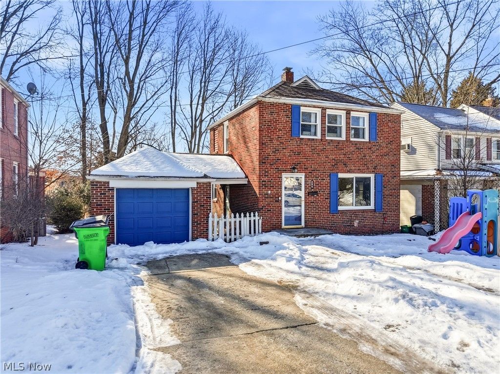 Photo of 298 E Ford Avenue, Barberton, OH 44203 (MLS # 5187141)