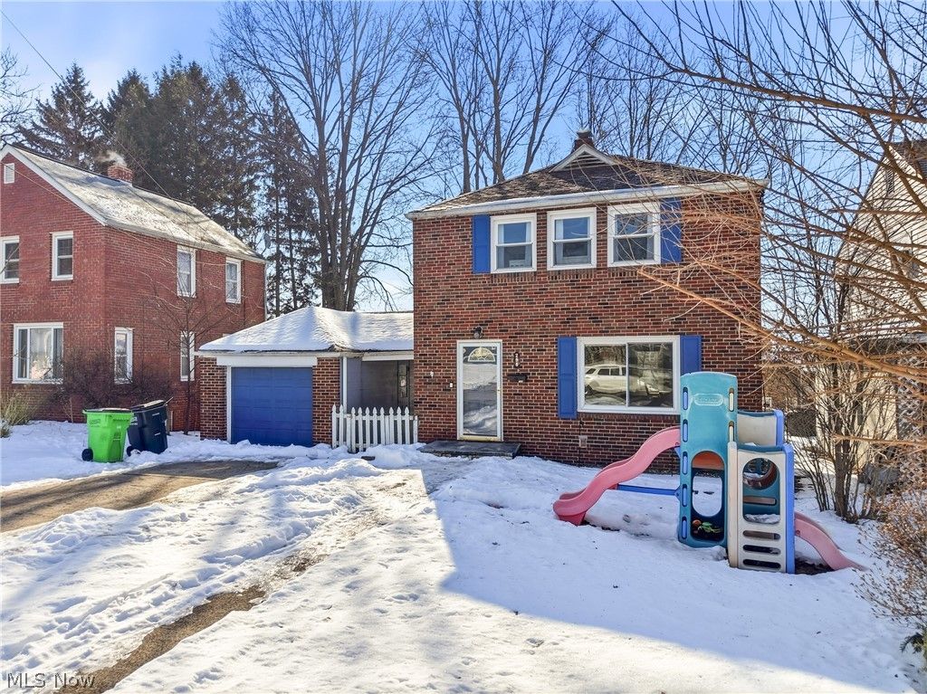 Photo of 298 E Ford Avenue, Barberton, OH 44203 (MLS # 5187141)