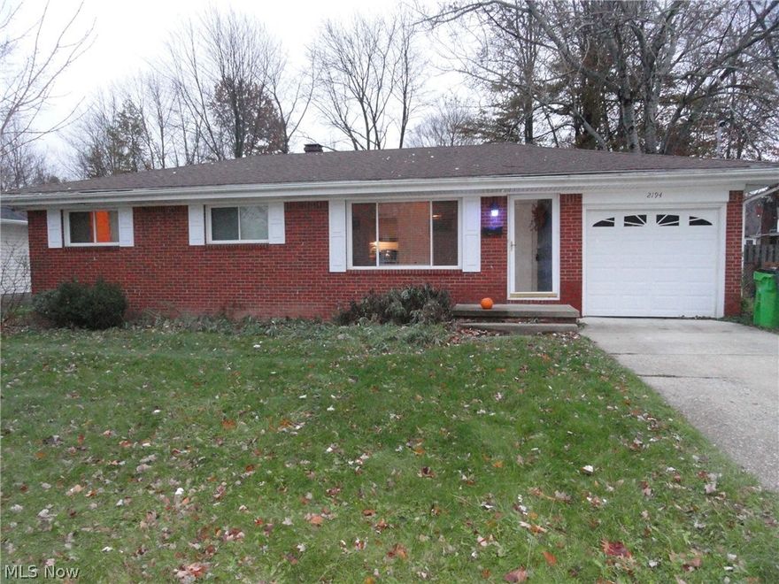 Sharp 3 bedroom 1.5 bath brick ranch in the desirable Maplewood subdivision. Prepare to look beyond personal items to see that this home is a true gem. Hardwood floors throughout, generous sized windows welcoming the sunlight. Newer stainless appliances, windows, roof and siding. Finished area in basement plus room for storage. Deep backyard, fully fenced. 
Home warranty included.