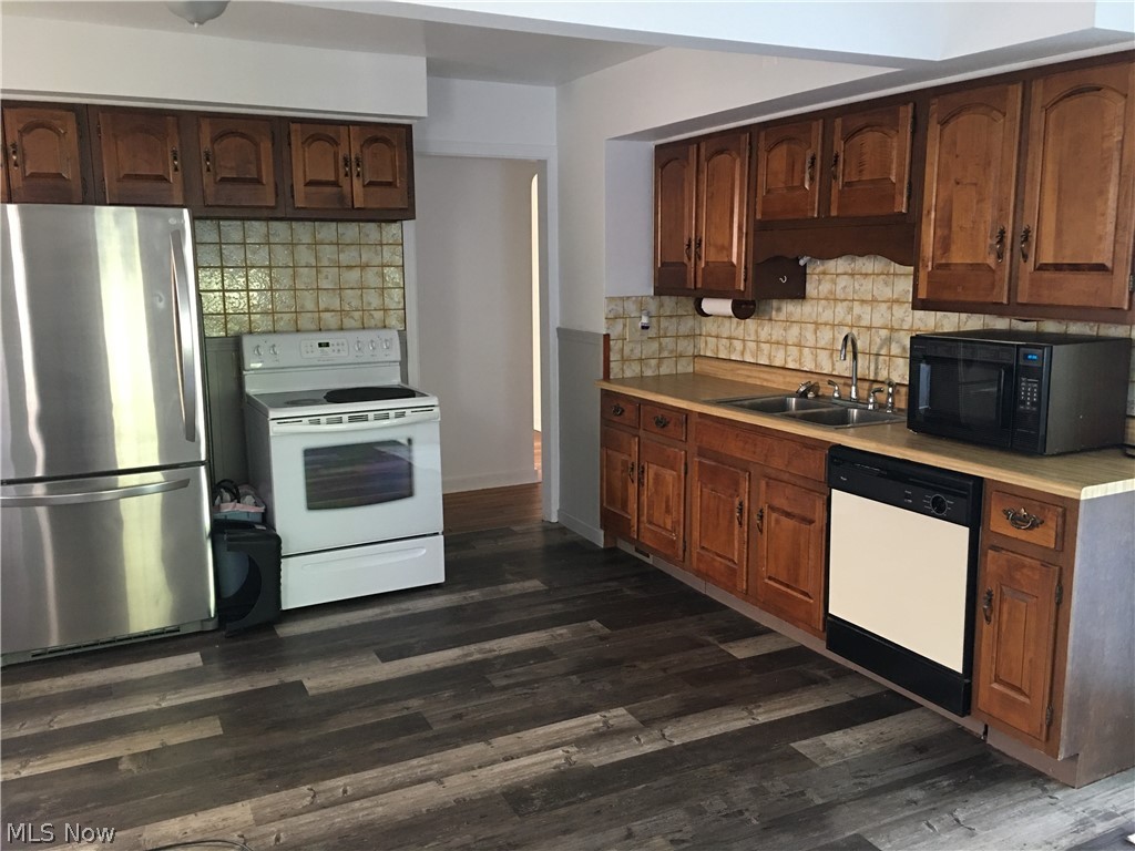 Hillcrest Park Sub - Residential Lease