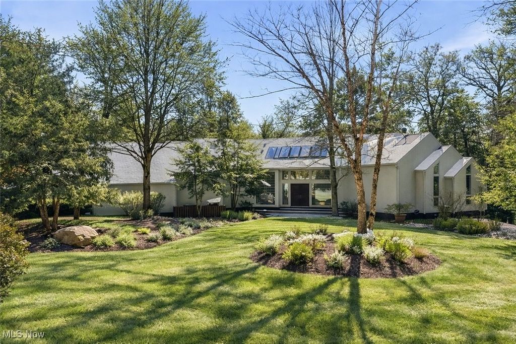 Photo of 999 Chestnut Run, Gates Mills, OH 44040 (MLS # 5184239)