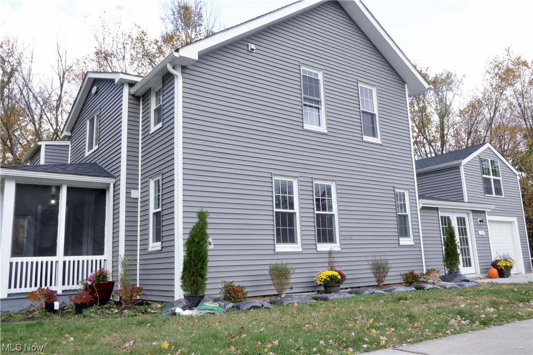 Lake Erie Manor - Residential