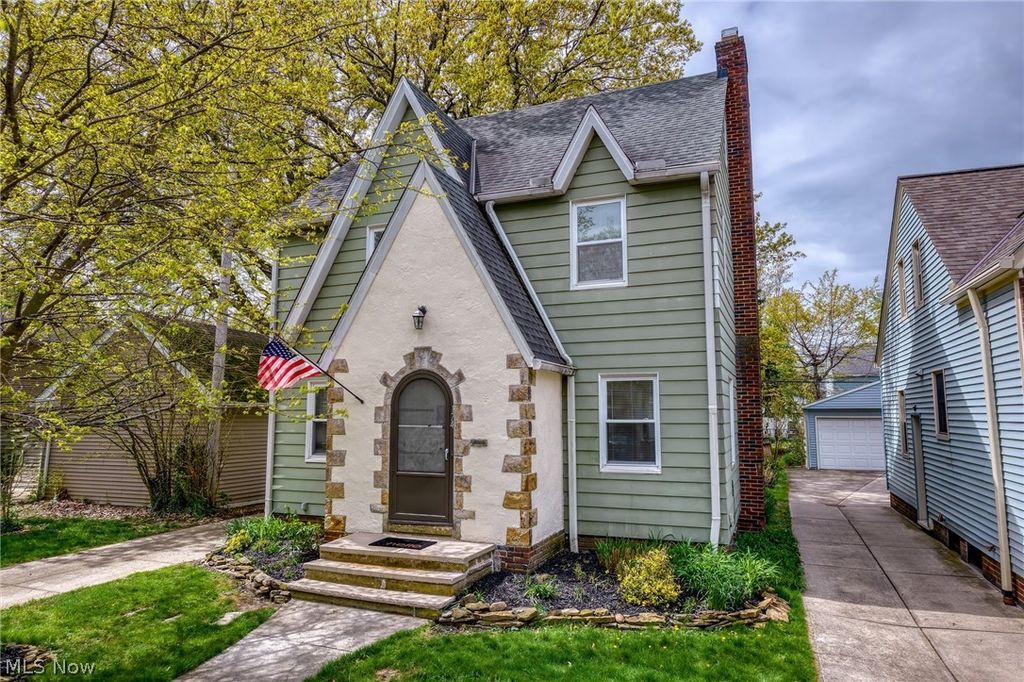 Photo of 174 E 208th Street, Euclid, OH 44123 (MLS # 5206287)