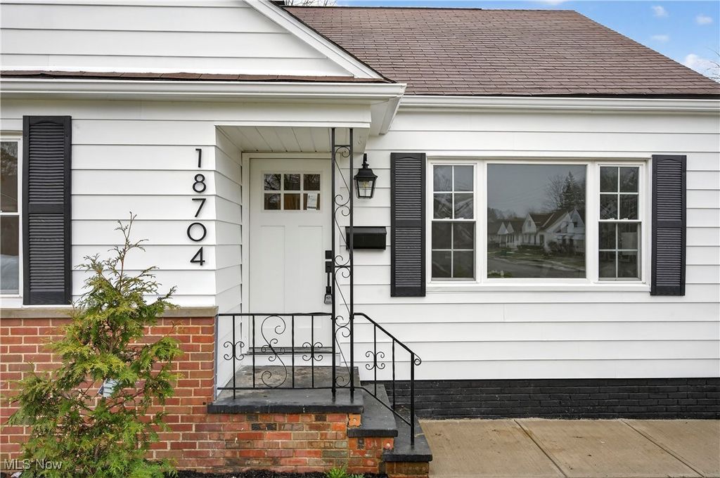 Photo of 18704 Longview Avenue, Maple Heights, OH 44137 (MLS # 5180698)